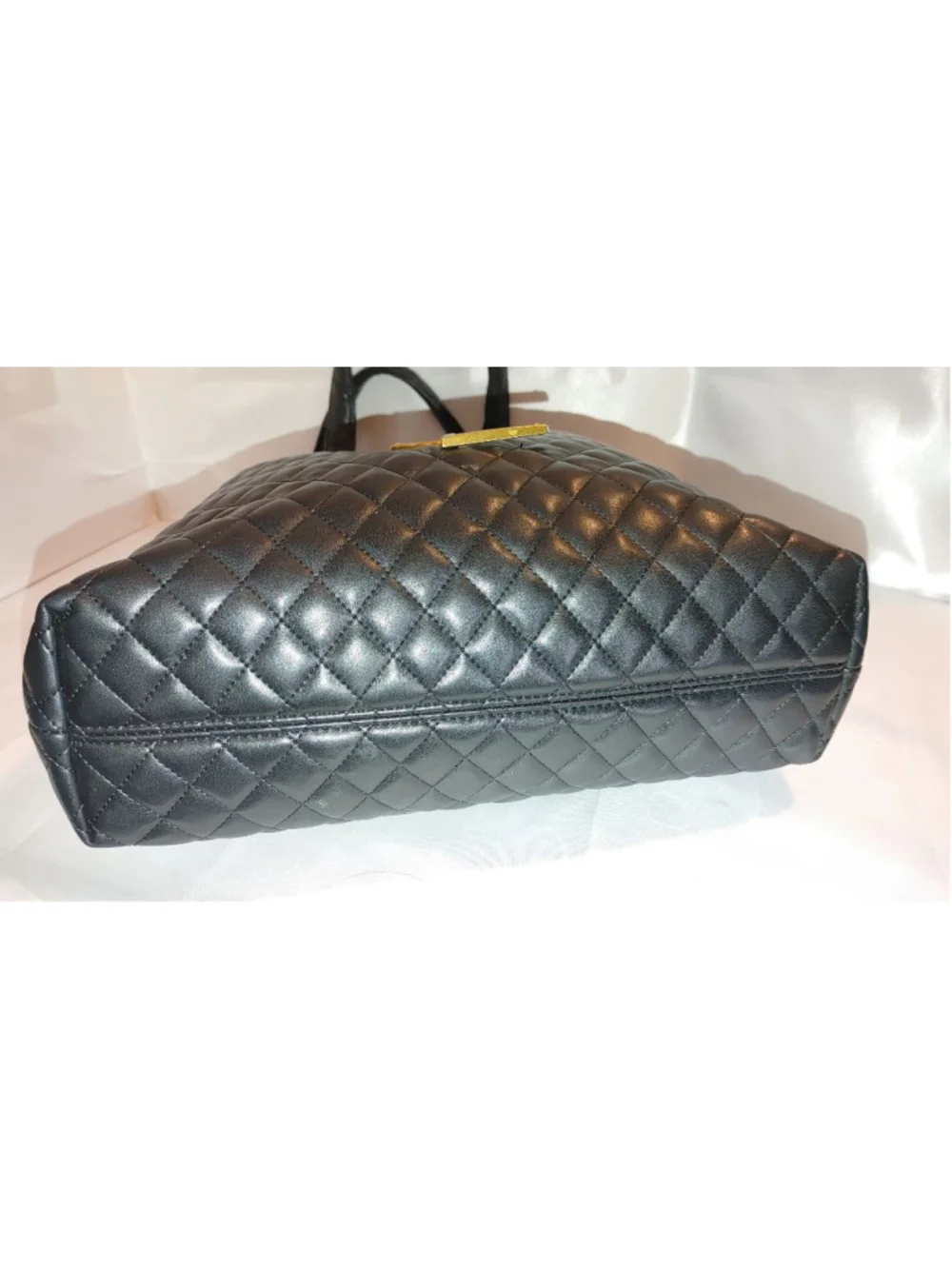 Saint Laurent ICARE Diamond Maxi Quilted Lambskin Shopping Tote - Picture 6 of 10
